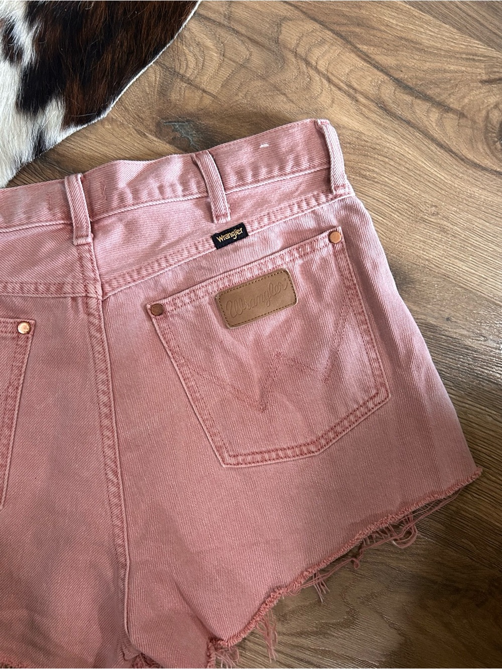 Wrangler Rose Festival Denim Shorts pink- High Rise Cutoff W29 - Picture 4 of 9
